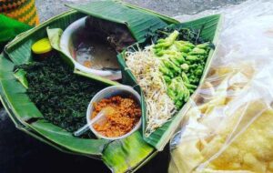 pecel semanggi.dok surabaya Roll cake