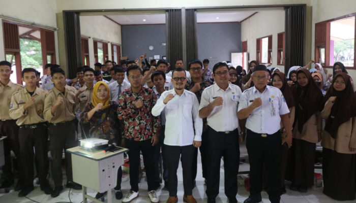Siswa SMKN 1 Simpangkatis Ikuti Sosialisasi Pendidikan Politik bagi Pemilih Pemula