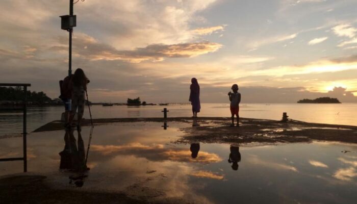 Menikmati Indahnya Sunset Di Tanjung Pendam