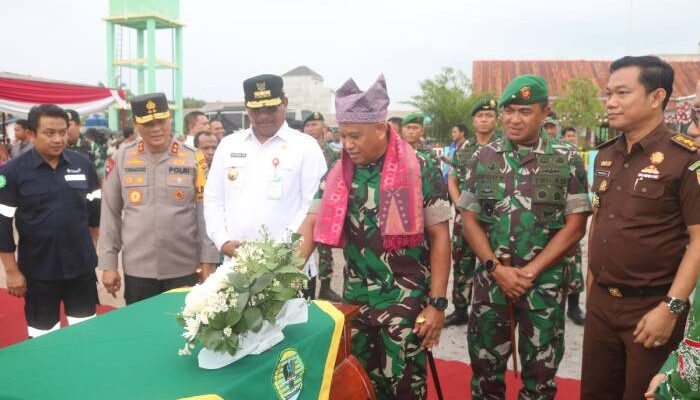 Pangkostrad TNI AD Meluncurkan Gerakan Manunggal Air dan Bakti Sosial