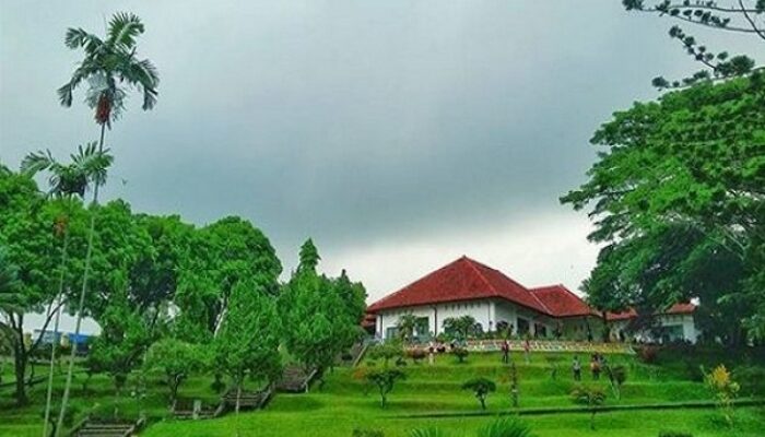 Menjejakkan Kaki Di Taman Wisata Alam Linggajati Nan Asri