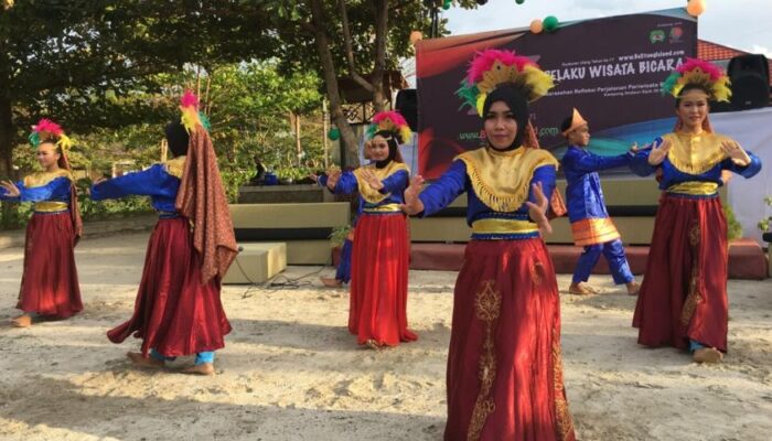 Menari di Ladang Pesona: Keindahan Tari Campak Darat Belitung