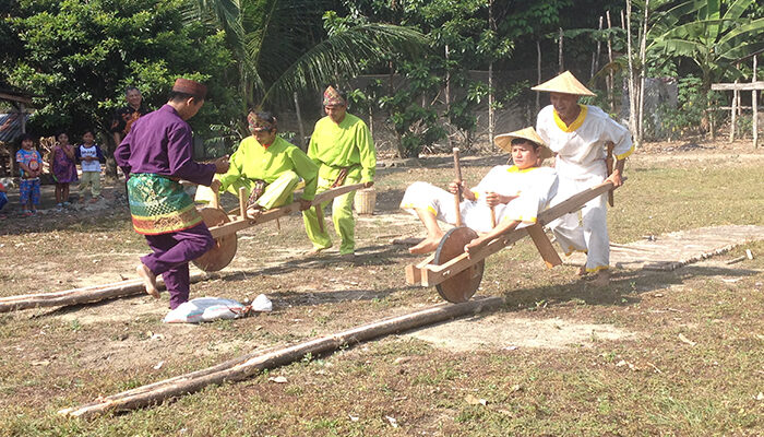 Serunya Permainan Tradisional Adu Kerito Surong