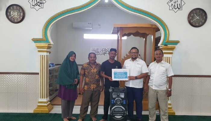 PT Timah Serahkan Bantuan Untuk Rebana As-Sa’adah Desa Lalang Kecamatan Manggar