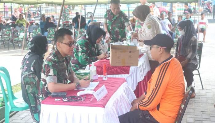 Rumah Sakit Tingkat IV Batin Tikal Pangkalpinang Gelar Pengobatan Massal dan Bagi Sembako