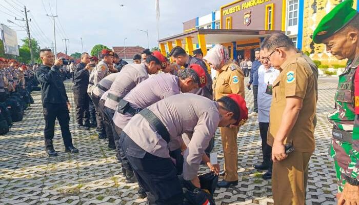 Pj Walikota Pangkalpinang Hadiri Apel Pergeseran Pasukan PAM Pemilu 2024 Polresta Pangkalpinang