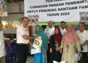 Pemkot Pangkalpinang Serahkan Beras Cadangan Pangan Kepada 1.422 Keluarga Penerima Manfaat Terima