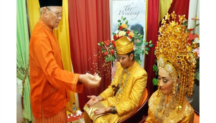 Upacara Adat Kepulauan Riau Tepuk Tepung Tawar