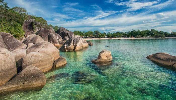 Menikmati Pesona Keindahan Pantai Tanjung Tinggi di Belitung