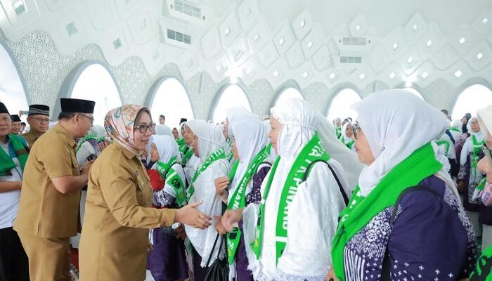 Pj Wali Kota Lusje Anneke Tabalujan Melepas 281 Jamaah Haji Dari Kota Pangkalpinang