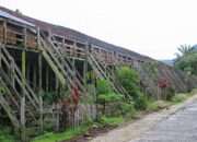 Rumah Betang: Simbol dan Identitas Budaya Dayak Kanayat’n