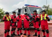 Tim Damkar PT Timah Berjibaku Padamkan Kebakaran di Kampung Bintang