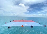 UKM UBB Kibarkan dan Bentangkan Bendera Merah Putih di Laut