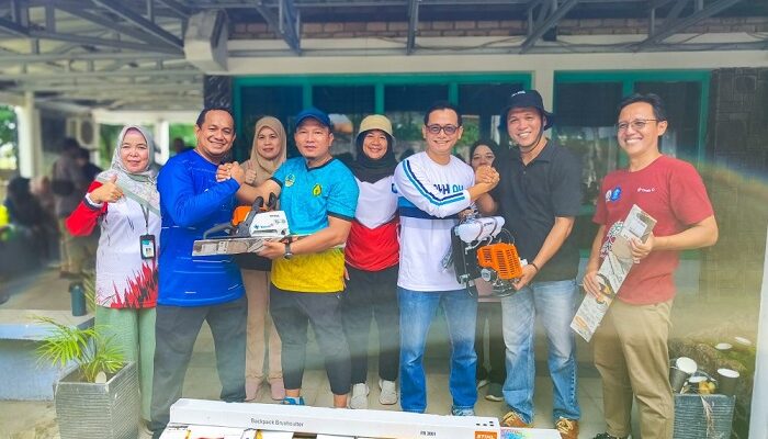 PT Timah Serahkan Bantuan Alat Kebersihan Ke DLH Kabupaten Bangka