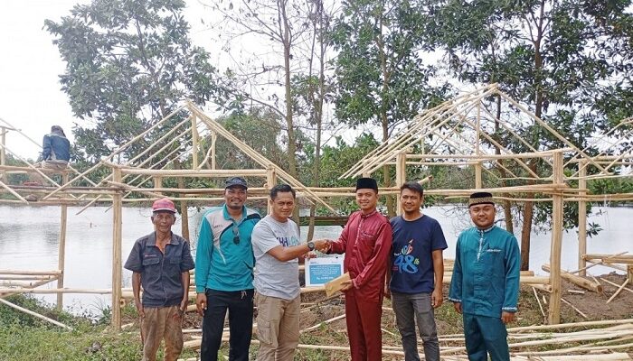 PT Timah Wilayah Kundur Serahkan Bantuan Pembangunan Dermaga