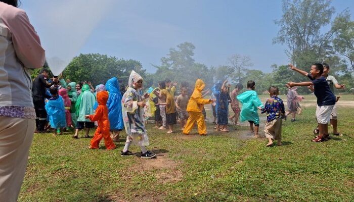 Seru Banget, PT Timah Edukasi Bahaya Api Bagi Puluhan Anak-anak TK Santa Maria Mentok