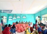 PT Timah Serahkan Ratusan Paket Sembako untuk Warga Desa Beriga 