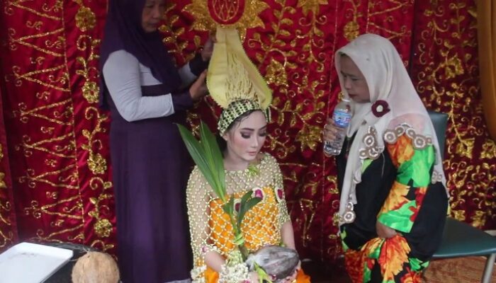 Upacara Daur Hidup Mandi Tian Mandaring yang Dilakukan Suku Banjar