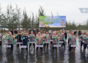 PT Timah Bersama Polda Babel Tanam Pohon Mangrove dan Cemara laut di Pantai Menuang