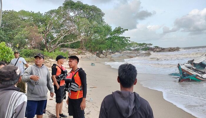 Perahu Nelayan Belinyu Tenggelam Dihantam Gelombang