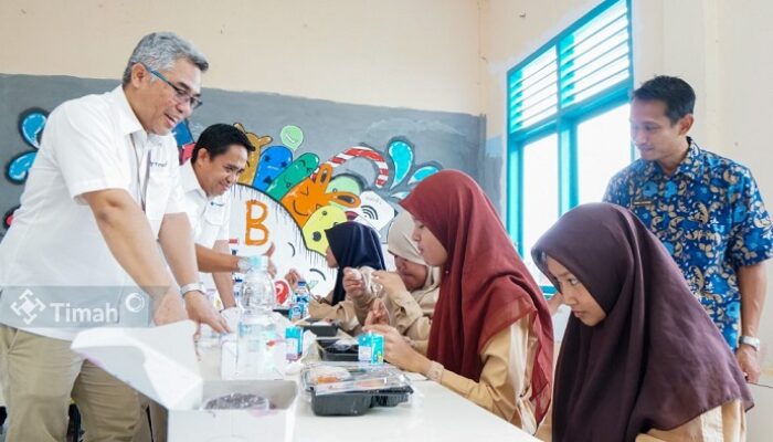 PT Timah Dukung Makan Bergizi Bersama Anak Berkebutuhan Khusus di SLB Negeri Mentok