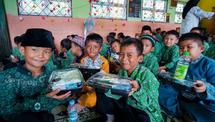 PT Timah Gelar Program Makan Bergizi di Kabupaten Bangka Tengah, Sekolah Hingga Orang Tua Siswa Merasa Senang