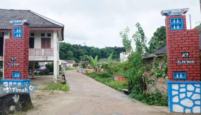 Dorong Peningkatan Ekonomi Warga dan Promosi Wisata, PT Timah Bangun Gapura Untuk Warga Tanjung Pakdan