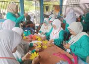 Peduli Lansia, PT Timah Serahkan Bantuan Seragam  Untuk Sekolah Lansia Berdaya Belo Laut