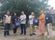 Peduli Warga Terdampak Banjir di Desa Belo Laut, PT Timah Serahkan  Paket Sembako