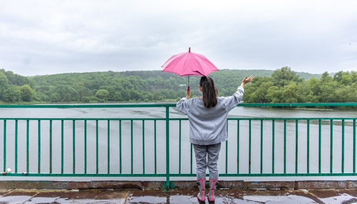 Tips Liburan di Musim Hujan yang Aman dan Menyenangkan