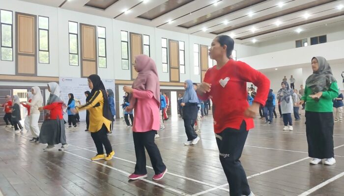 Maknai Bulan K3, PT Timah Gelar Senam Bersama Dengan Mitra Kerja dan Masyarakat