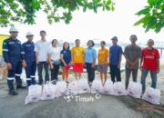 PT Timah Serahkan Bantuan Paket  Sembako untuk Warga Terdampak Banjir di Desa Lumut