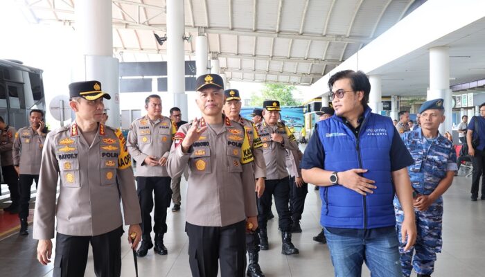 Kapolda Babel Tinjau Pos Pelayanan Bandara dan Pelabuhan untuk Pastikan Keamanan Mudik Lebaran