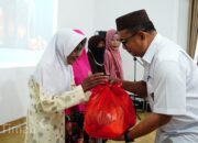  PT Timah Bagikan Ratusan Paket Sembako dan Takjil Bagi Masyarakat di Kabupaten Bangka 