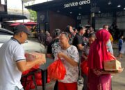 Bangka Garage Gelar Bakti Sosial, Bagikan Sembako dan Minuman sebagai THR untuk Warga