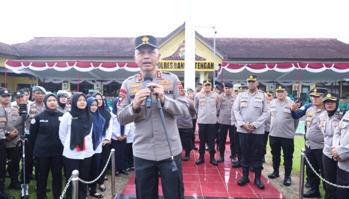 Kapolda Babel Pimpin Apel Gabungan Polres Bateng dan Basel, Tekankan Pentingnya Pelayanan dan Empati ke Masyarakat