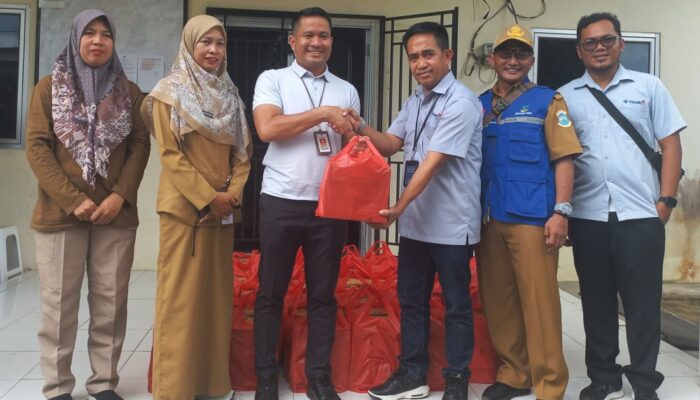 PT Timah Serahkan Bantuan Makanan Cepat Saji Bagi Warga Pangkalpinang Terdampak Banjir