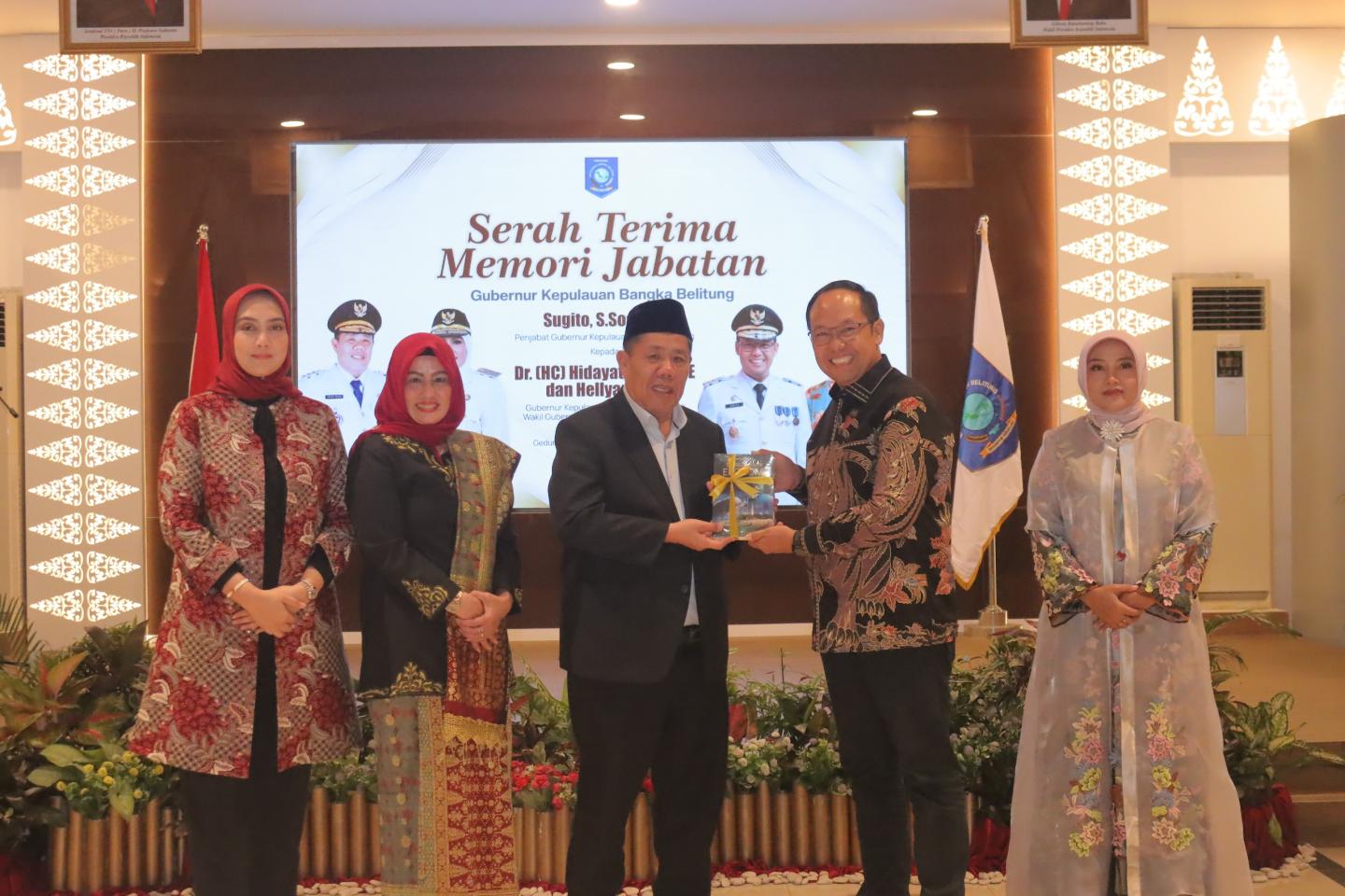 Gubernur Hidayat Arsani