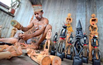 Ukiran Kayu Suku Asmat Papua: Karya Seni Sakral yang Mendunia