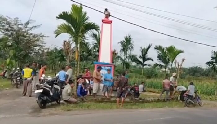 Hadapi Musim Penghujan, Warga RT 004 Desa Pedindang Gelar Kerja Bakti Massal