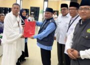 Kakanwil Kemenag Babel Lepas Jemaah Haji Kloter 15 di Palembang