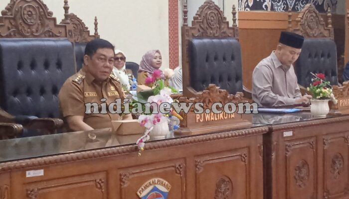 Pj Wali Kota Pangkalpinang M. Unu Ibnudin Sampaikan Penjelasan Tiga Raperda dalam Rapat Paripurna DPRD