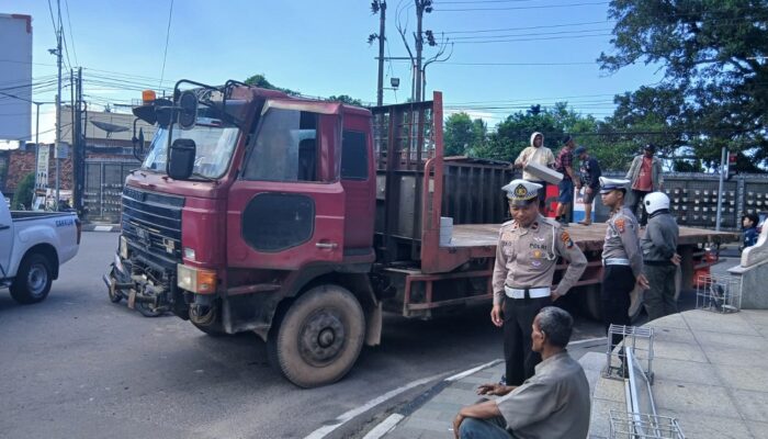 Kapolresta Pangkalpinang: Truk Kontainer Alami Laka Tunggal di Traffic Light Semabung, Tidak Ada Korban Jiwa