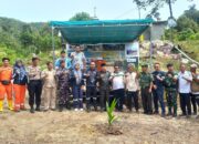 Tingkatkan Perekonomian Masyarakat dan Pelestarian Lingkungan,  PT Timah Tanam Ratusan Pohon Produktif di Kabupaten Karimun 