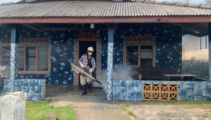 PT Timah Gerak Cepat Cegah DBD, Lakukan Fogging di Desa Gemuruh sebagai Komitmen Dukung Kesehatan Masyarakat
