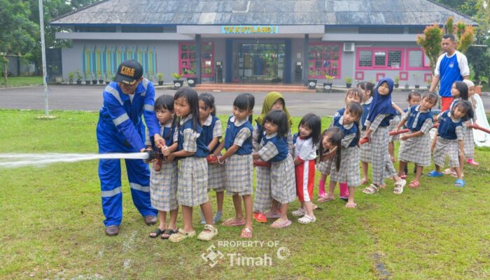 Edukasi Bahaya Api Sejak Dini, Tim Fire Fighter PT Timah Kunjungi TK Kutilang 1 Pangkalpinang