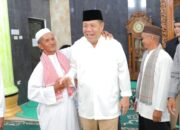 Gubernur Hidayat Arsani Salat Iduladha Bersama Keluarga di Masjid Al Muttaqin Padang Baru