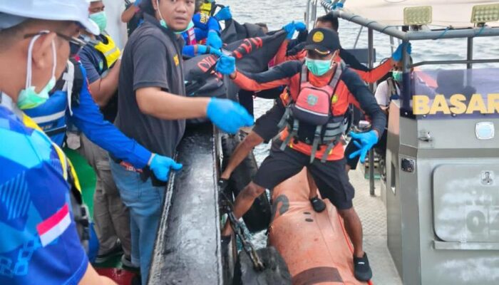 Tim SAR Gabungan Berhasil Evakuasi Jenazah Nakhoda Kapal TB Bening III di Perairan Belitung