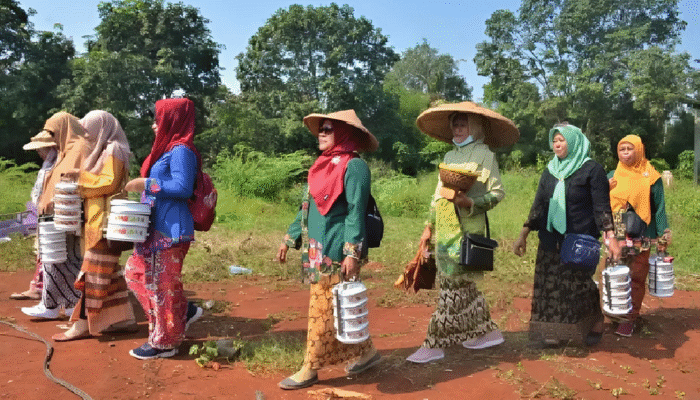 Nganteuran: Tradisi Orang Sunda yang Sarat Makna Kekeluargaan dan Gotong Royong