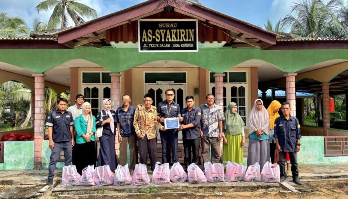 Dukung Ketahanan Pangan Warga, PT Timah Serahkan Paket Sembako untuk Masyarakat Teluk Dalam Desa Kundur 